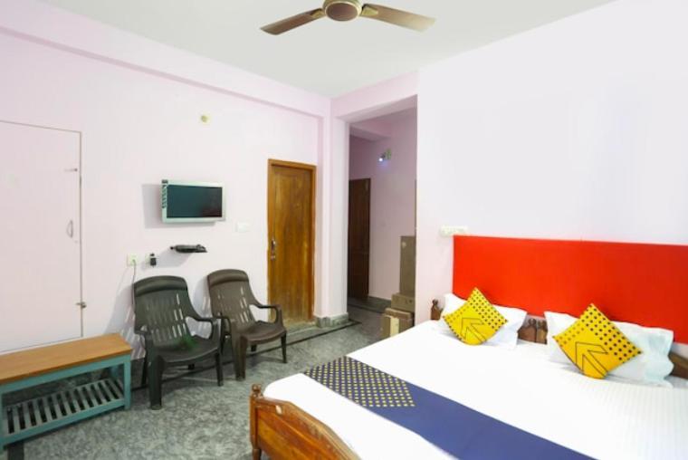 Hotel Alaka Puri Esterno foto