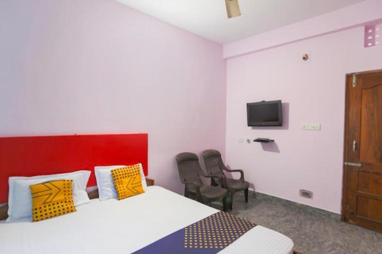 Hotel Alaka Puri Esterno foto