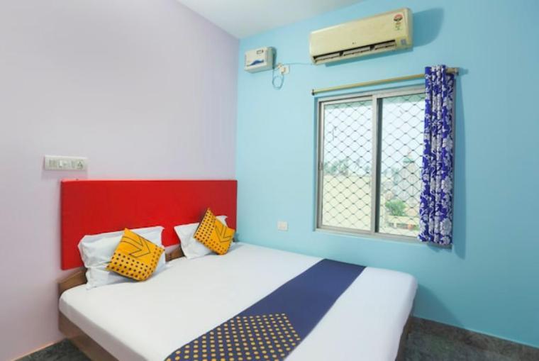 Hotel Alaka Puri Esterno foto