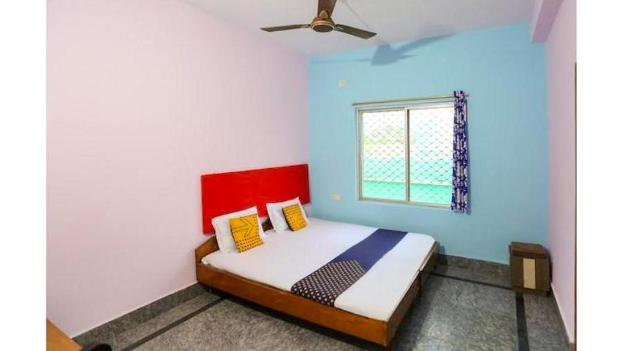 Hotel Alaka Puri Esterno foto